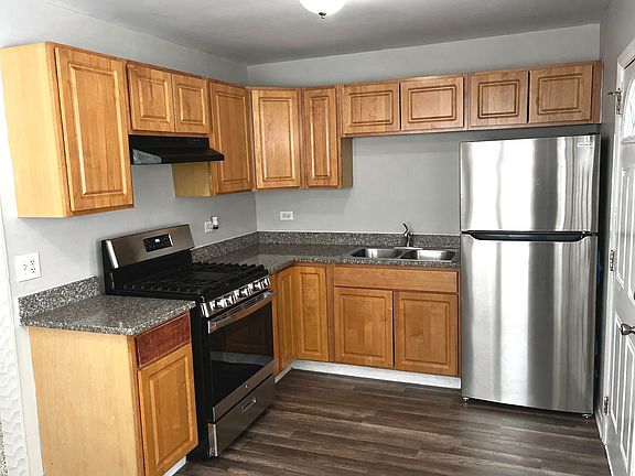 4th image of 147 E Maple Dr