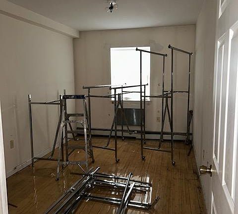 Bdrm 2 (w/ 2nd ba)