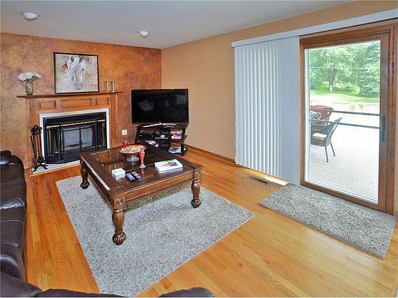 5th image of 104 Carmella Dr