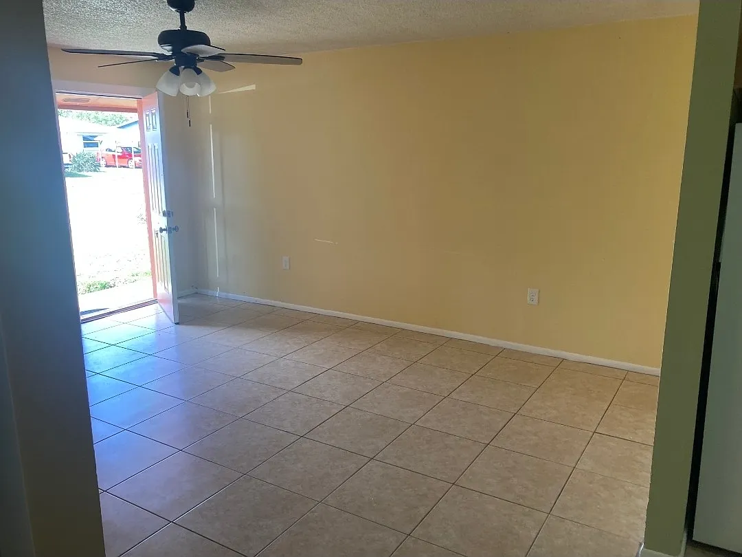 2 bed, 800 sqft, $1,300 — Photo 2