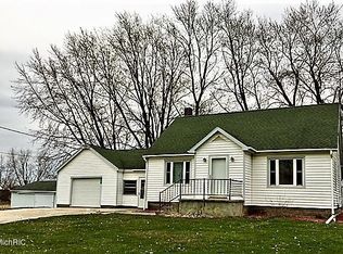 12991 Cleveland Ave, Buchanan, MI 49107