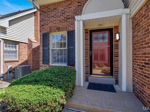 1011 Brooksgate Manor Dr, Saint Louis, MO 63122
