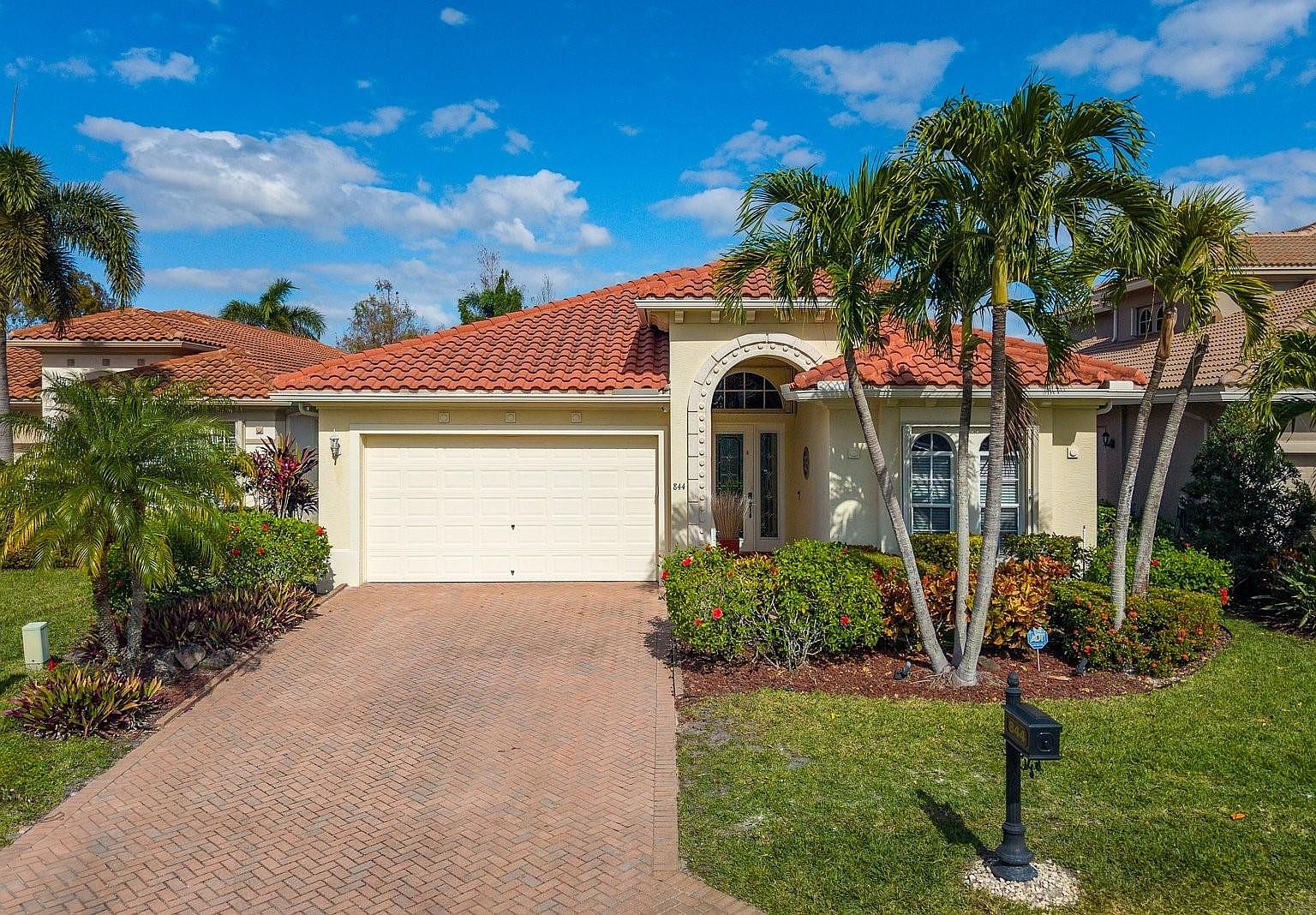 844 SW Pebble Lane