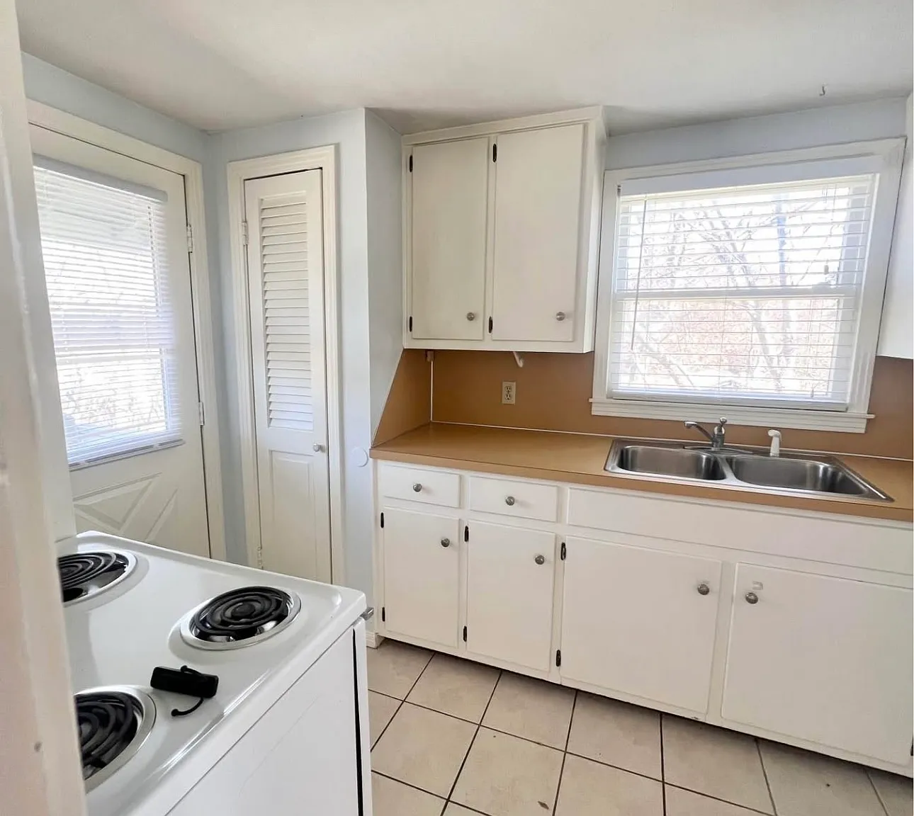 2 bed, 1000 sqft, $1,100 — Photo 2