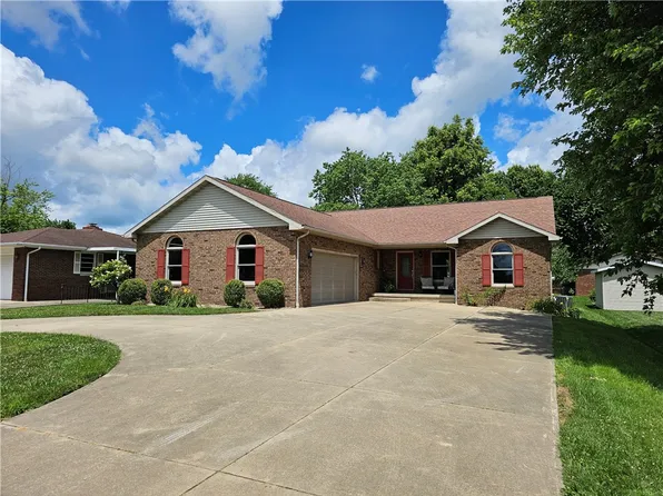 504 W Walnut St, Teutopolis, IL 62467