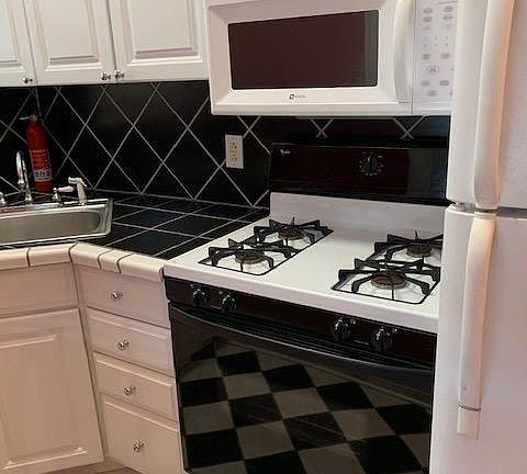 4th image of 1526 Quarrier St #D