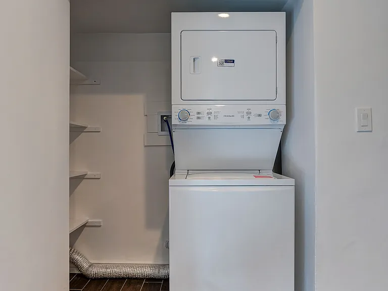 1476 N Wilson Ave — Photo 22
