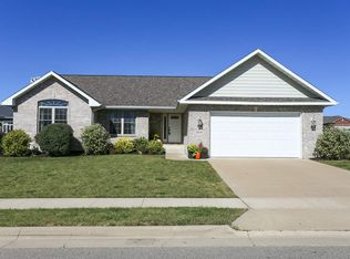 5670 Clay Ridge Dr, Dubuque, IA 52002