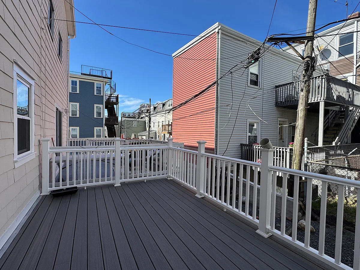 Building Photo - 286 Bowen St