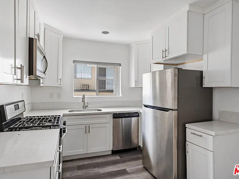 733 N Hayworth Ave #4 — Photo 7