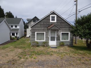 915 Broadway Ave, Winchester Bay, OR 97467