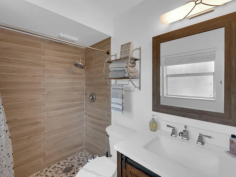 2506 SE 8th Ave — Photo 8