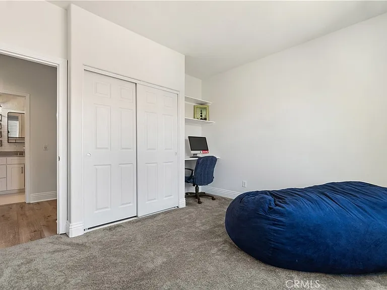 11 Willowglade — Photo 32