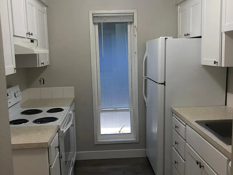 Kitchen appliances included: Fridge, stove/range, dishwasher