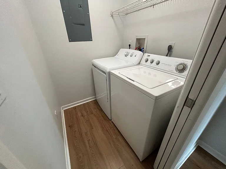 4712 SE 5th Pl — Photo 20
