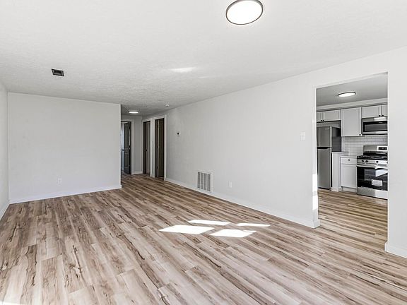 3rd image of 1734 N Elmer St
