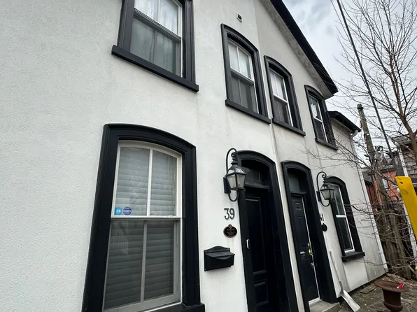 39 Bishop St, Toronto, ON M5R 1N3