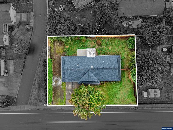 3rd image of 6095 McLeod Ln NE