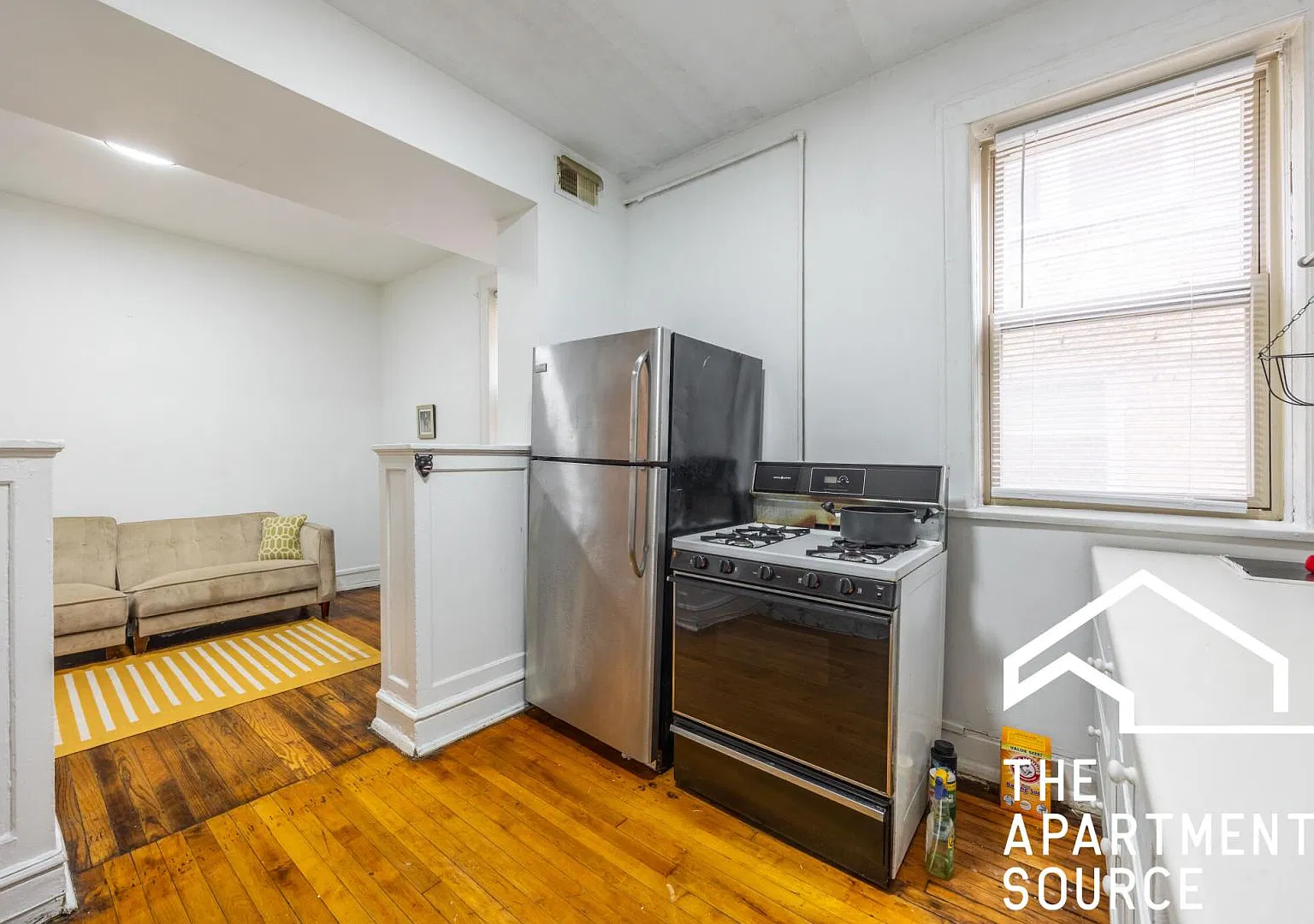 3 bed, 1000 sqft, $2,085 — Photo 2