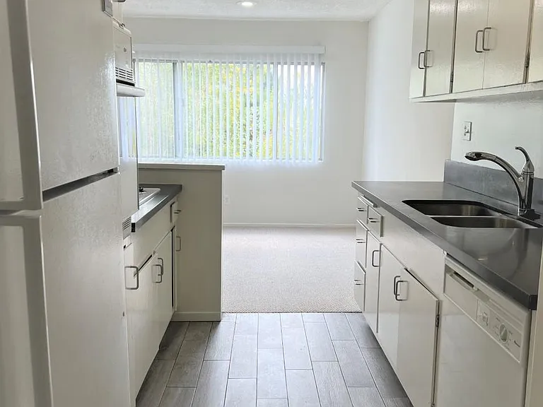 801 S Lucerne Blvd #405 — Photo 2