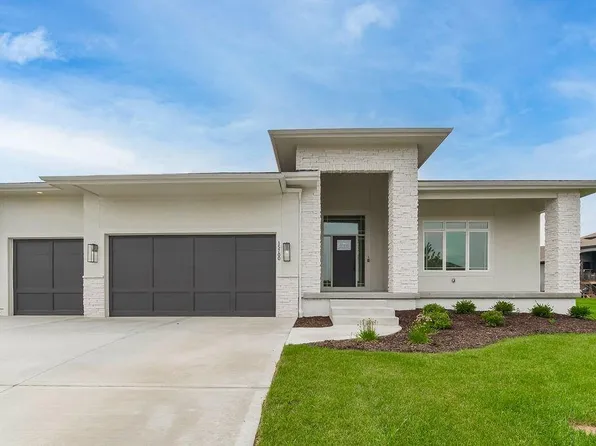 15700 W 165th Ter, Olathe, KS 66062