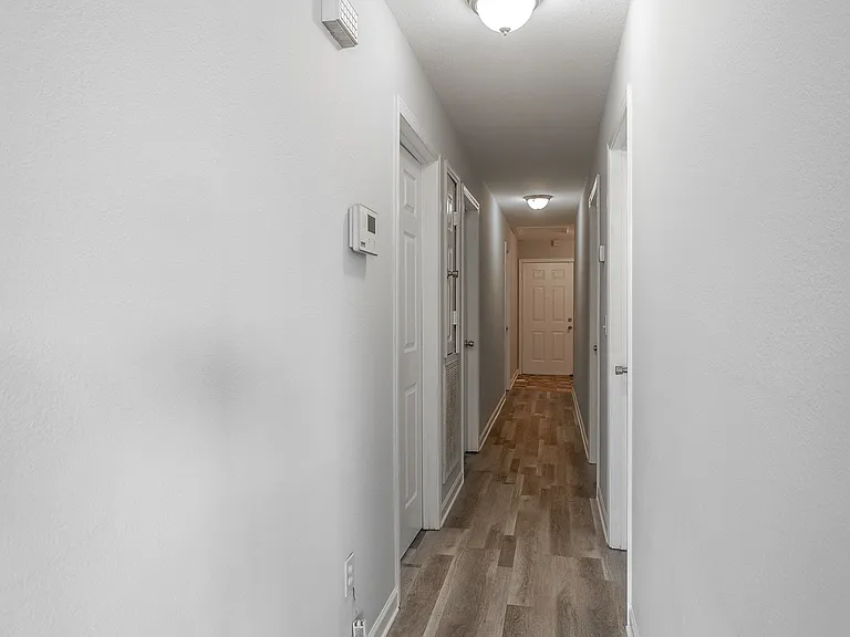 1621 Oak St — Photo 27