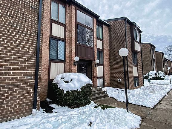 2nd image of 3111 Buccaneer Ct APT 1