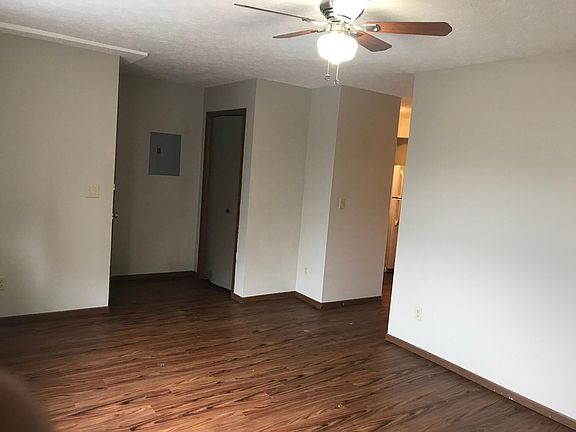 3rd image of 451 Brown St APT 4