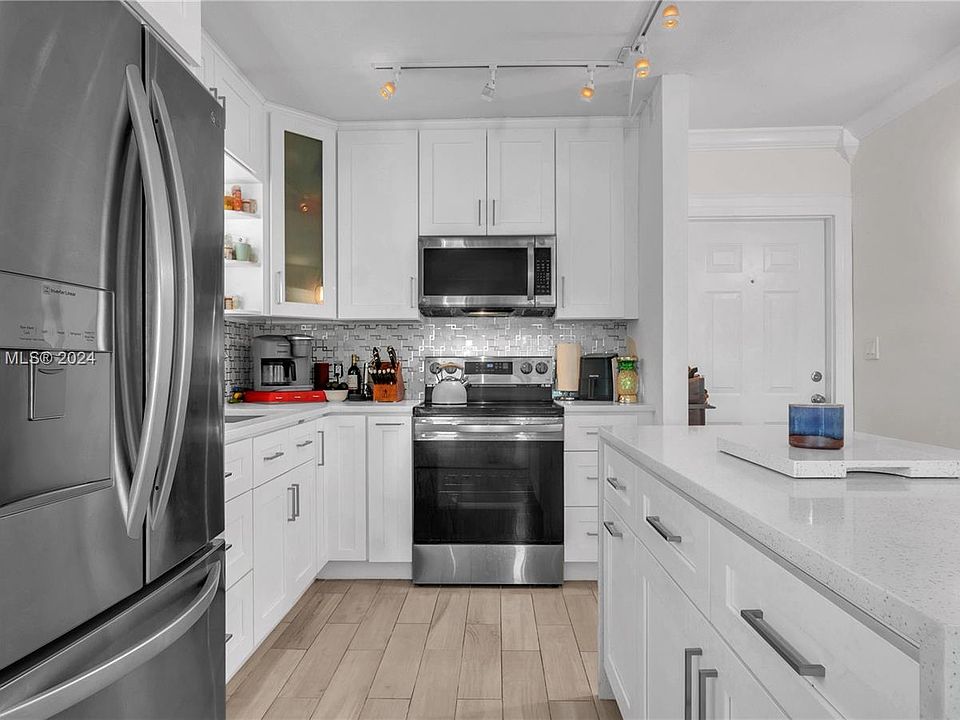 1st image of 707 SE 7th Ave APT 1E