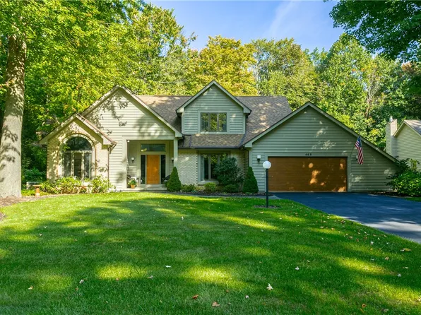 468 Maplewoods Ln, Webster, NY 14580