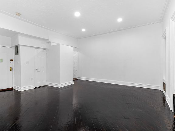 3rd image of 117 E 60th St APT 5F
