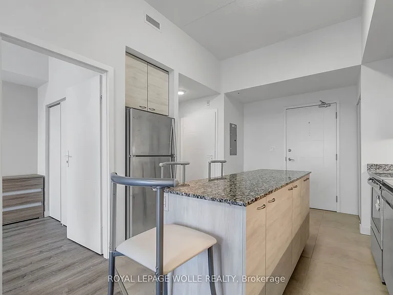 280 Lester St #812 — Photo 6