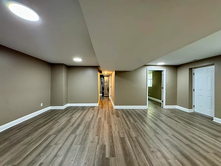 2564 Millbrook Dr — Photo 30