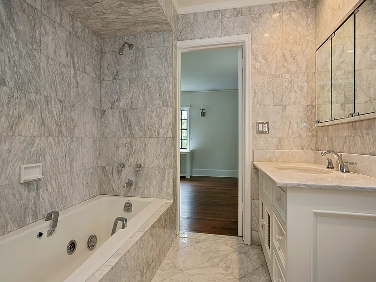 11 Eton Rd — Photo 10