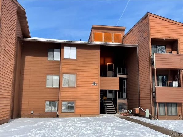 335 Village Blvd N, Baldwinsville, NY 13027