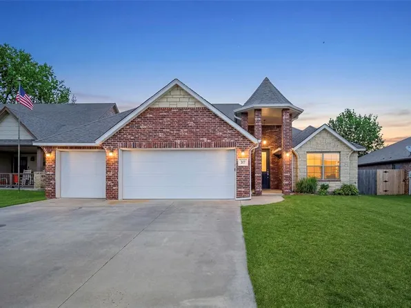 317 Stoneridge Dr, Moore, OK 73160