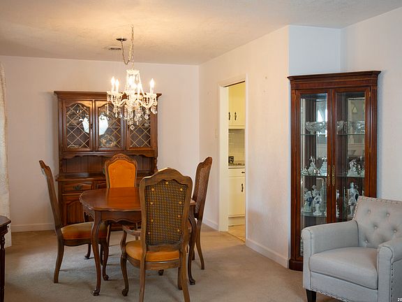 4th image of 3715 OAK TRL
