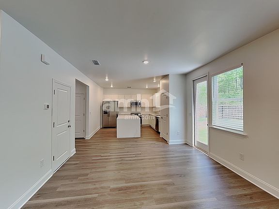 4th image of 925 Carnelian Ln