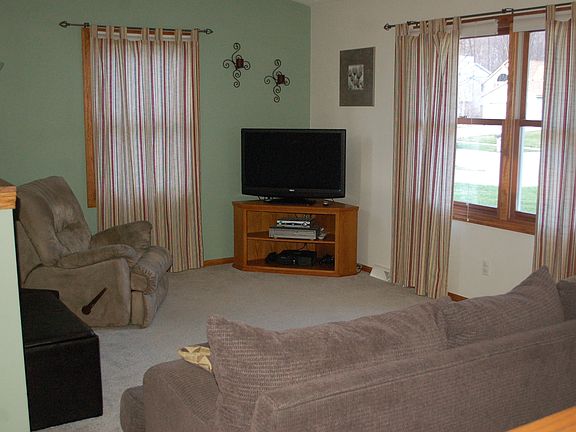 4th image of 739 Faircrest Ave NW