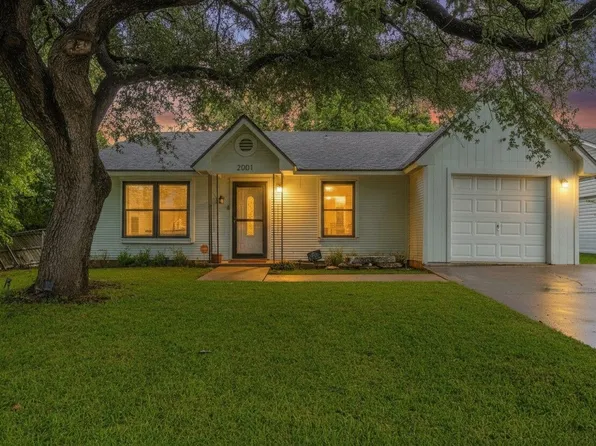 2001 Century Dr, Woodway, TX 76712