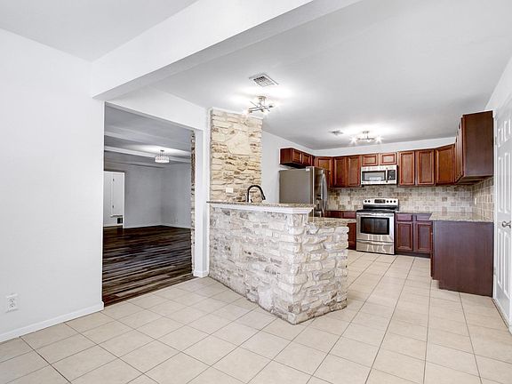 5th image of 230 Persia Dr