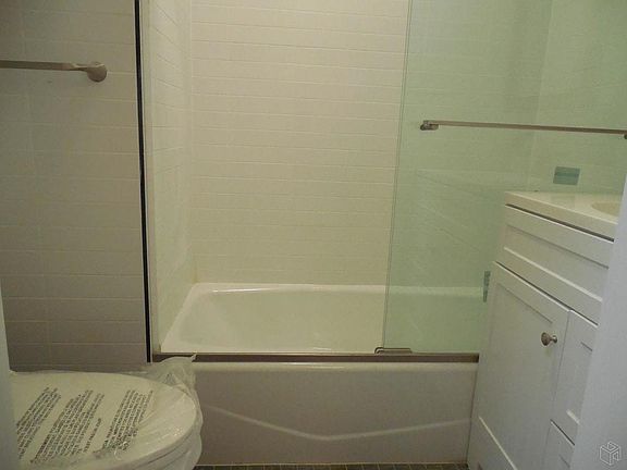 5th image of 201 Warren St APT 1B