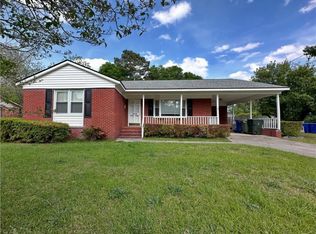 1413 Skycrest Dr, Fayetteville, NC 28304