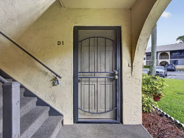 315 Pine Ridge Circle #D-1, Greenacres, FL 33463