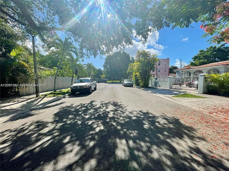 1520 SW 10th St — Photo 4