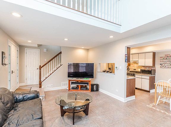 3rd image of 9364 Meadowview Dr