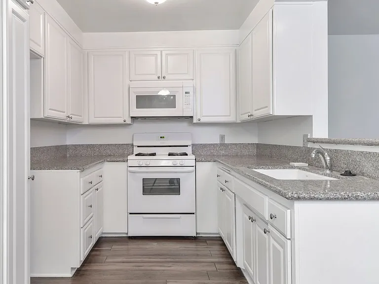 1799 N Hollywood Way — Photo 9