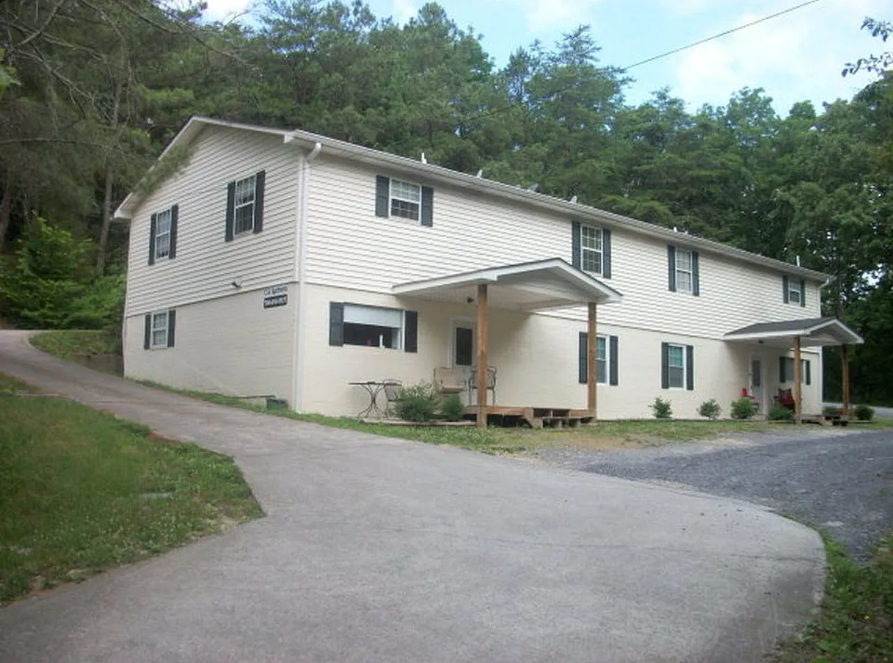 200 England Dr Unit 1 — Photo 1