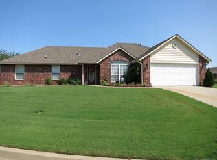 2700 SW Wolf Run Dr, Claremore, OK 74019