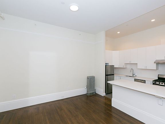 5th image of 2620 Laguna St APT 6